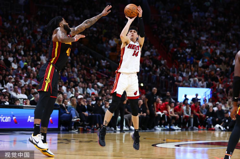 他在攻防两 他在攻防两