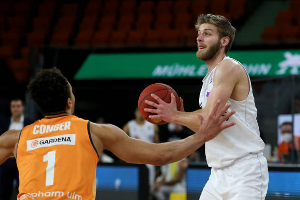 罗德里戈与 罗德里戈与